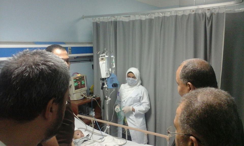 بالصورفجراً: رئيس جامعة طنطا يكافئ المتميزين ويحيل المقصرين للتحقيق بالمستشفيات الجامعية