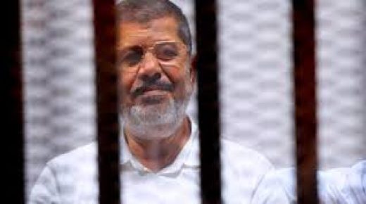 توفى اليوم الاثنين، محمد مرسى العياط، أثناء محاكمته في قضية التخابر.وتوفي محمد مرسي بعد طلب الكلمة من القاضى، وقد سمح له بالكلمة وفى عقب رفع الجلسة أُصيب بنوبة إغماء، توفى على إثرها وقد تم نقل الجثمان إلى المستشفى وجارى إتخاذ الاجراءات اللازمة.وقد اصدر النائب العام المصرى بيانا بذلك
