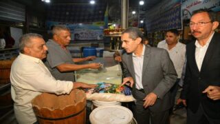 في جولة ليلية مفاجئة محافظ الغربية يتفقد المنافذ والأسواق بالمحلة وسمنود لمتابعة تنفيذ مبادرة تخفيض اسعار السلع الأساسية والإستراتيجية