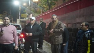 بالصور:محافظ الغربيه دكتور طارق رحمي بالشارع في عز المطر هو ورجال الطوارئ