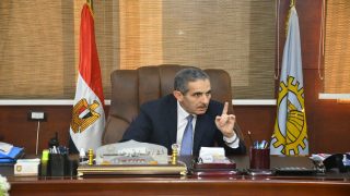 عقب قرار تكليفهم محافظ الغربية يلتقي نواب رؤساء المراكز والمدن ومديري إدارات الشؤون الهندسية والقانونية بالديوان الجدد
	