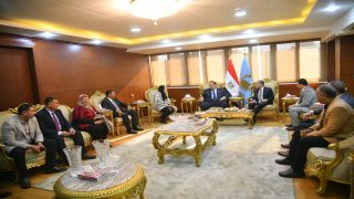 بالصور:محافظ الغربية يستقبل المهنئين بعيد الفطر المبارك.
	