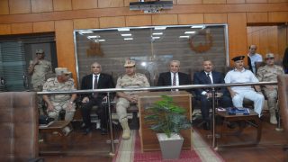 بالصور:محافظ الغربية وقائد قوات الدفاع الشعبي يشهدان تجارب عملية لازمات افتراضية والتعامل الفوري معها ضمن فعاليات التدريب العملي المشترك صقر ١٣٨ لمواجهة الأزمات والكوارث
	