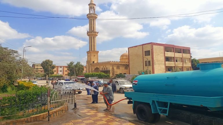 حملات نظافة مكثفة ورفع كفاءة الطرق في مركز السنطه بالغربيه وعمل رصيف لحمايه المواطنين 