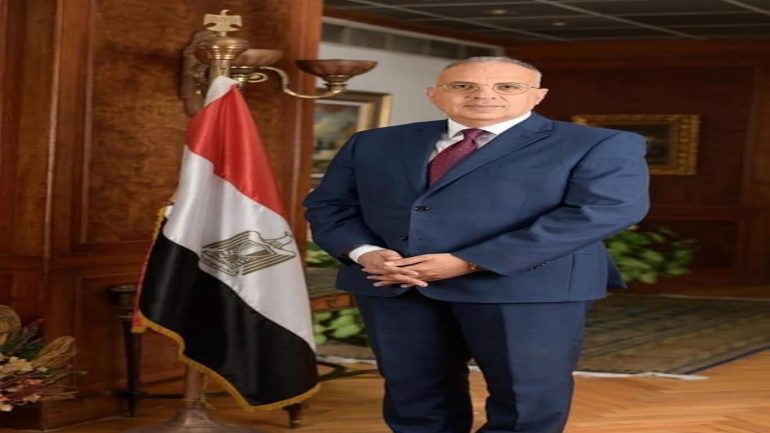 بالصور:وزير الري يتوجه بالتحية لكافة العاملين بوزارة الري الذين واصلوا العمل بتفاني خلال أجازة عيد الأضحى المبارك لخدمة المواطنين