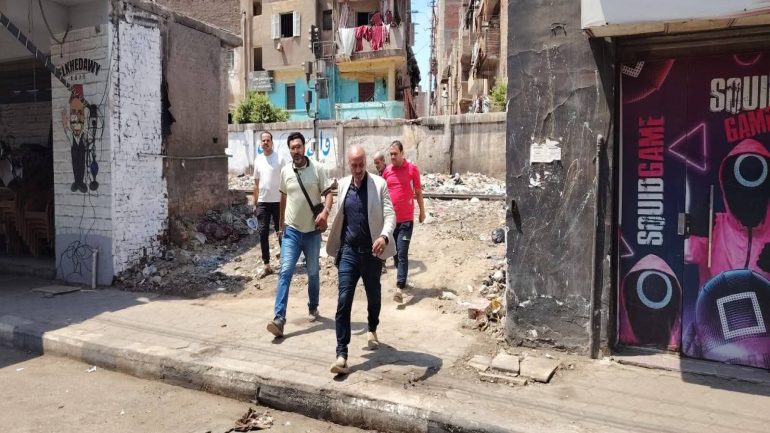 بالصور: بحى اول طنطاحملة مكبرة شملت النظافة والإنارة ورفع الاشغالات بسكة تلا وخلالها استمع السيد رئيس الحى لشكاوى المواطنين واحتياجاتهم الخدمية .