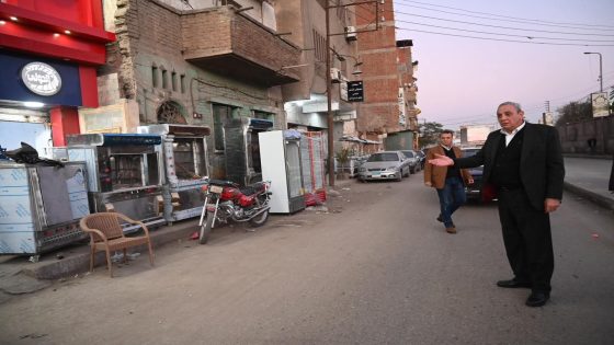 بالصور:٣ ساعات في قلب الشارع الطنطاوي لاعادة الانضباط.. محافظ الغربية وسط المعدات ويقود حملة نظافة ورفع إشغالات بشوارع القرشي ونايف وترعة الشيتي وسيجر و٢٥ الكاكولا ومقابر عوارة والجانبية والكورنيش