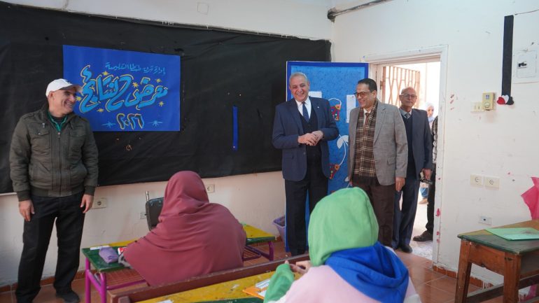 بالصور:محافظ الغربية يتفقد لجان امتحانات الشهادة الإعدادية بطنطا في ثاني أيامها ويؤكد توفير بيئة آمنة ومحفزة لـ 94 ألفًا و696 طالبًا بالشهادة الإعدادية العامة و5 آلاف و315 طالبًا بالإعدادية المهنية