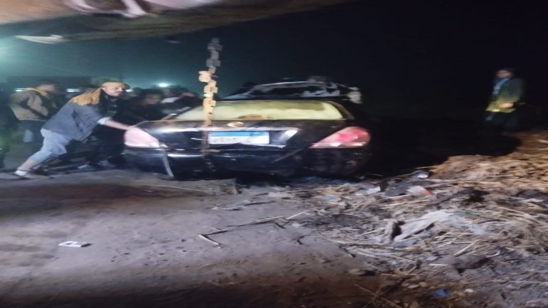 بالفيديو والصور مصرع شخصين والبحث عن ثالث في سقوط سياره ملاكي في جنبيه طريق القرشيه السنطه.