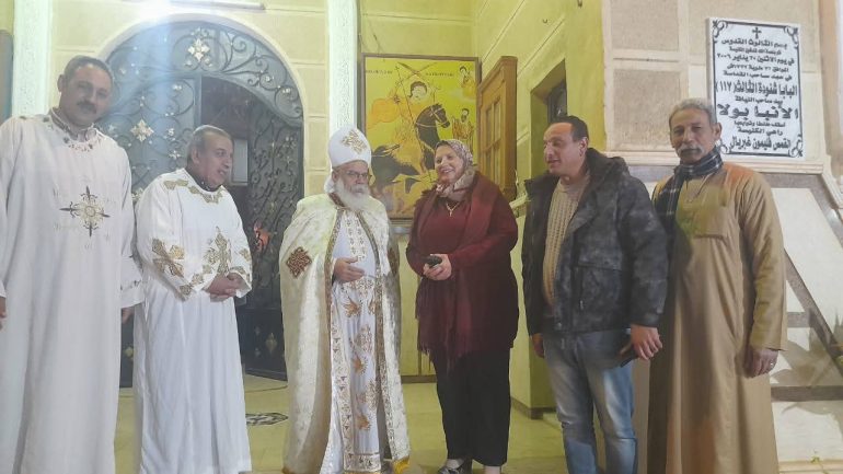 بالصور دكتوره منى صالح رئيس مركز ومدينه السنطه تقدم التهنئه للاخوه الاقباط باربعه كنائس بمركز ومدينه السنطه